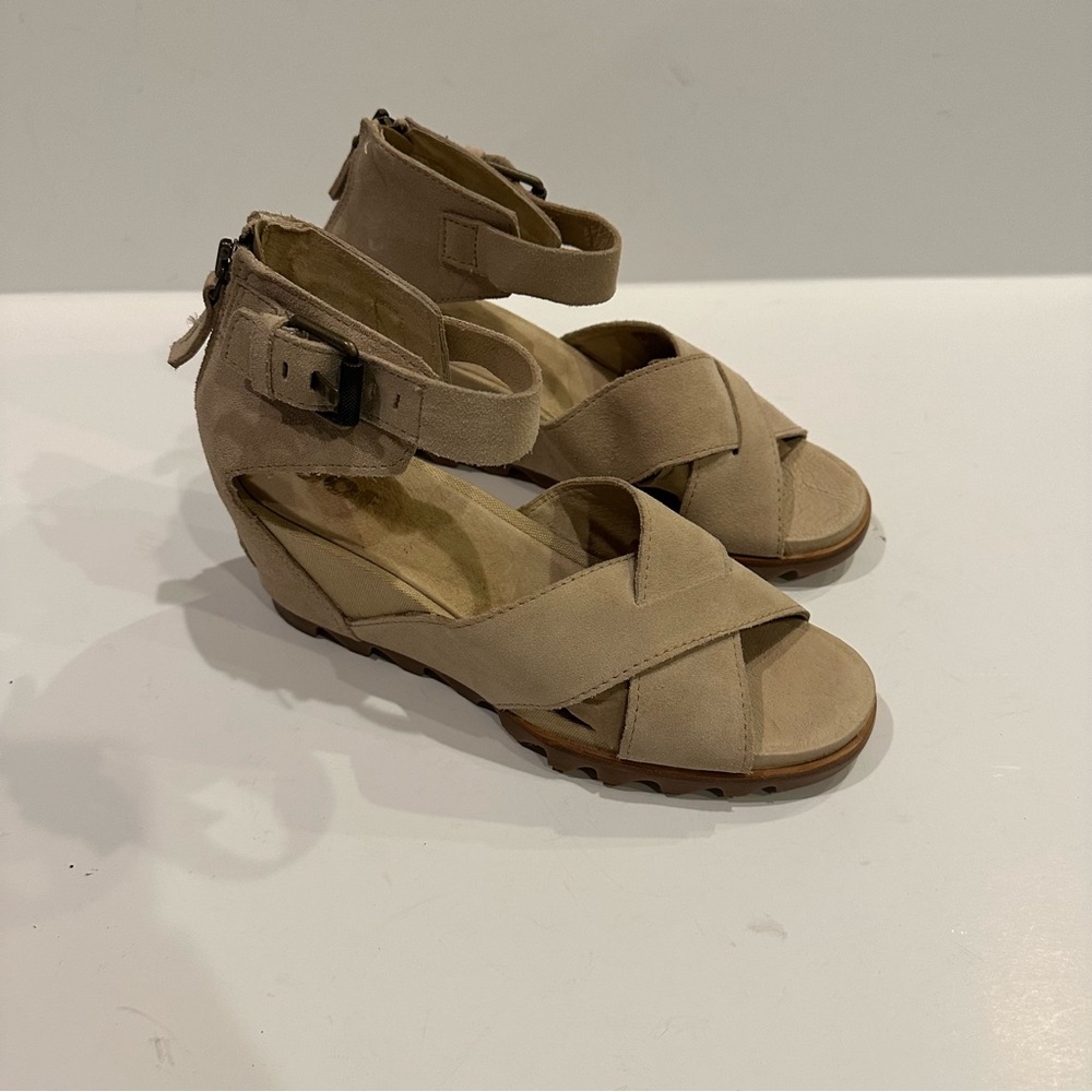 Sorel Women's Joanie II Beige Wedge Sandal - Picture 3 of 7
